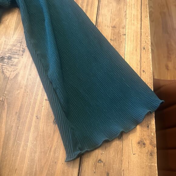 Zara Bell Sleeve Mini Tiered Ruffle Dress Size Small Ribbed Green V Neck - Picture 5 of 13